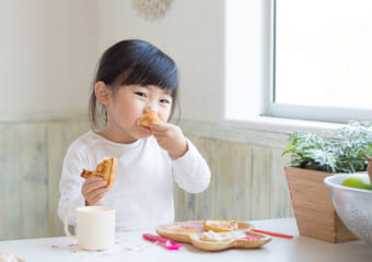 食べこぼし汚れには セスキ炭酸ソーダ水！